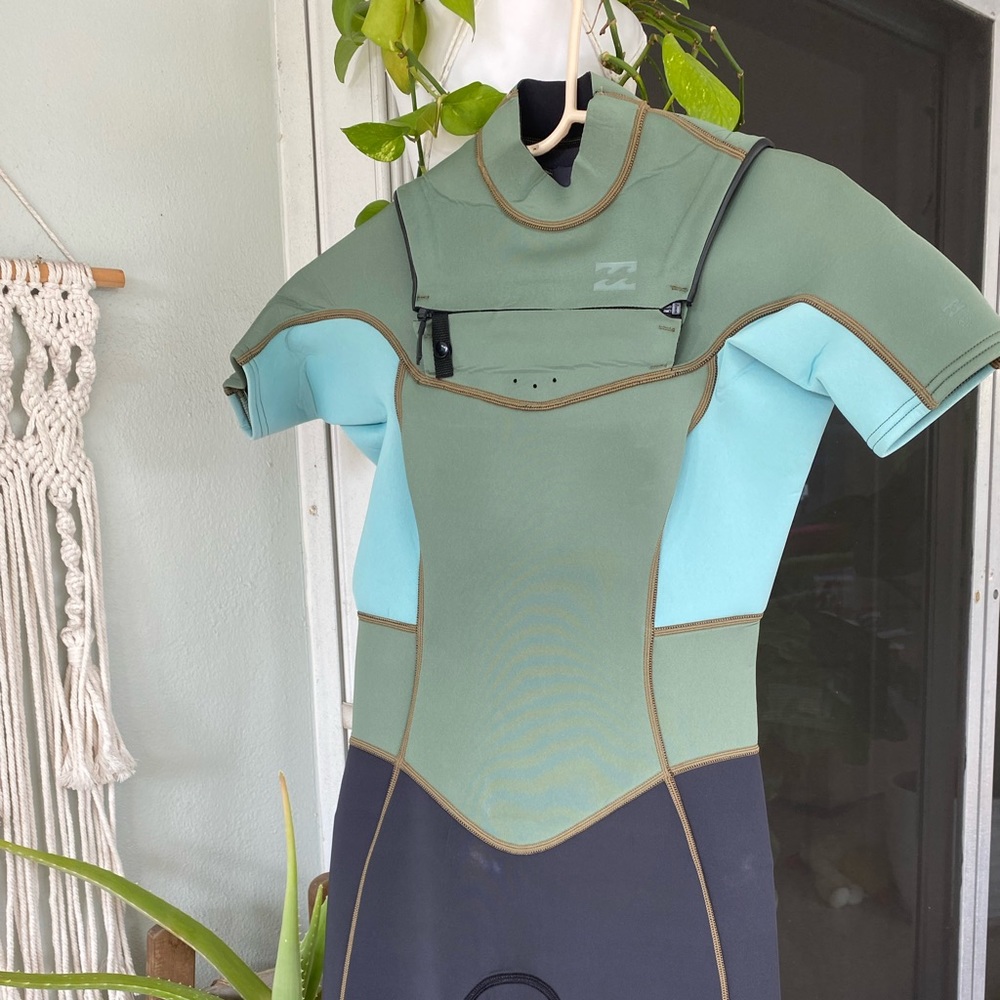 Billabong Women’s Spring Suit 2/2 size 4